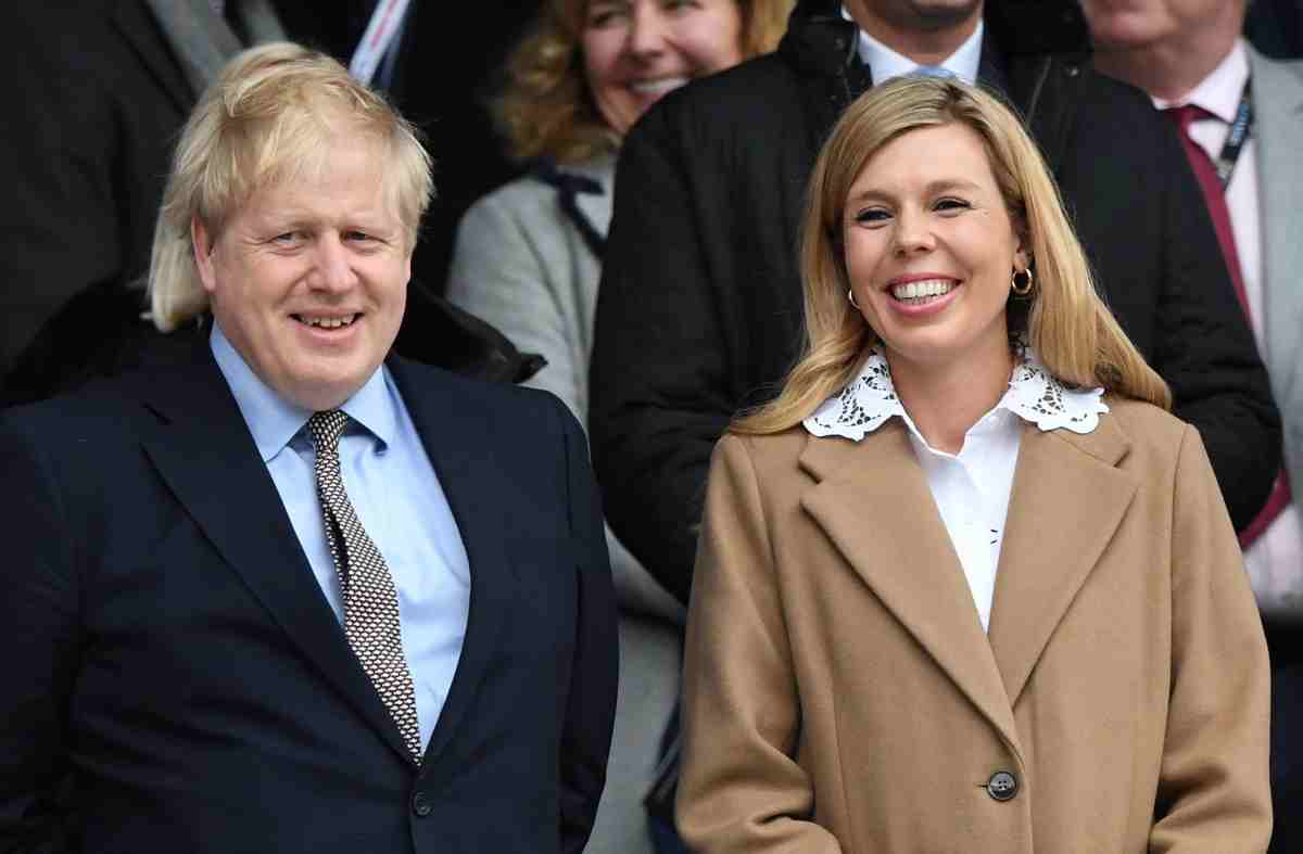 Boris Johnson sul lastrico, la lista delle spese: il divorzio dalla moglie, la ristrutturazione dell'appartamento a Downing Street, gli arredamenti di lusso... UK