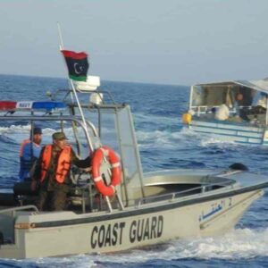 Libia guardia costiera spara colpi su un peschereccio italiano