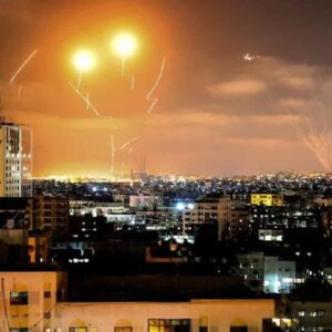 Striscia di Gaza, continuano lanci di razzi e bombardamenti. Israele: "Pronti a conflitto senza limiti di tempo"