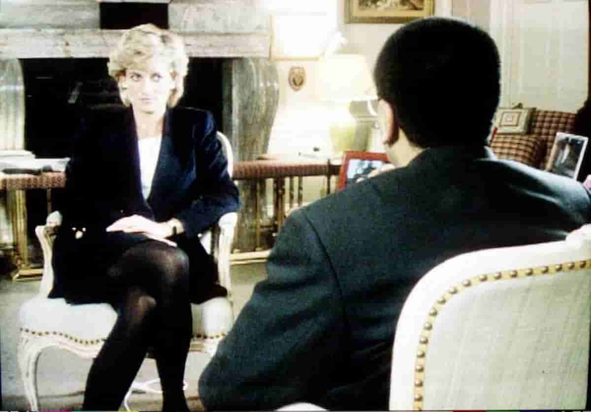 Lady Diana, intervista alla Bbc (quella del "matrimonio in tre") è stata estorta con l'inganno