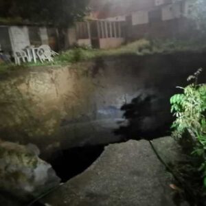 Napoli, dopo la pioggia si apre una voragine al rione Sanità: 15 persone evacuate
