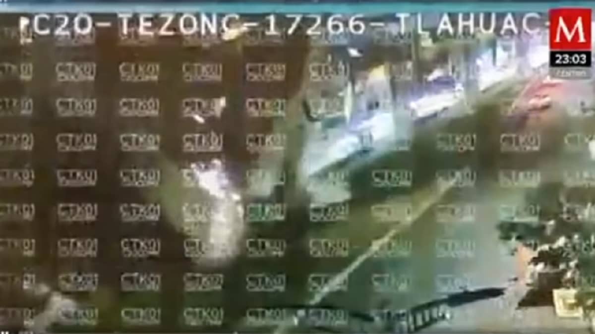Il "Ponte Morandi" di Città del Messico, il VIDEO del crollo del ponte sulle auto mentre passa il treno