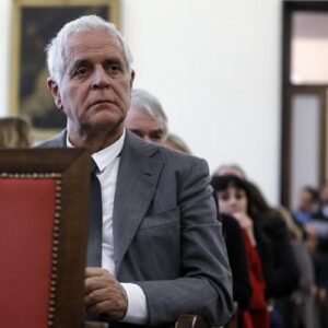 Roberto Formigoni, condannato per corruzione torna a prendere il vitalizio del Senato