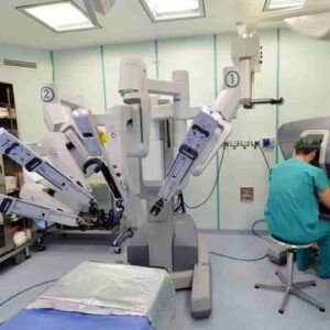 Robot asporta tumore maligno al rene a una bambina di 4 anni: intervento in 3D senza sacrificare l'organo