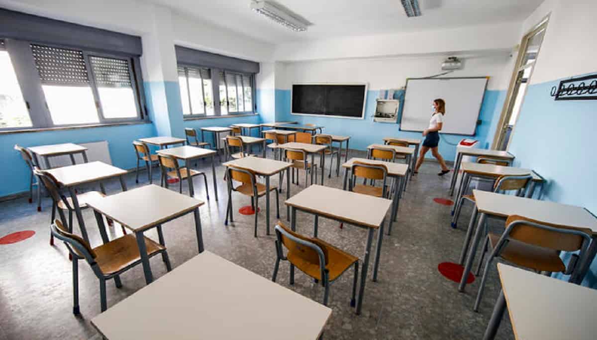 Russia: strage in una scuola a Kazan: 2 persone uccidono 8 studenti e un professore