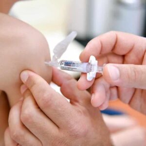 Vaccino Covid agli under 16: Pfizer può partire a giugno per la fascia 12-15, e a settembre forse bambini 3-12