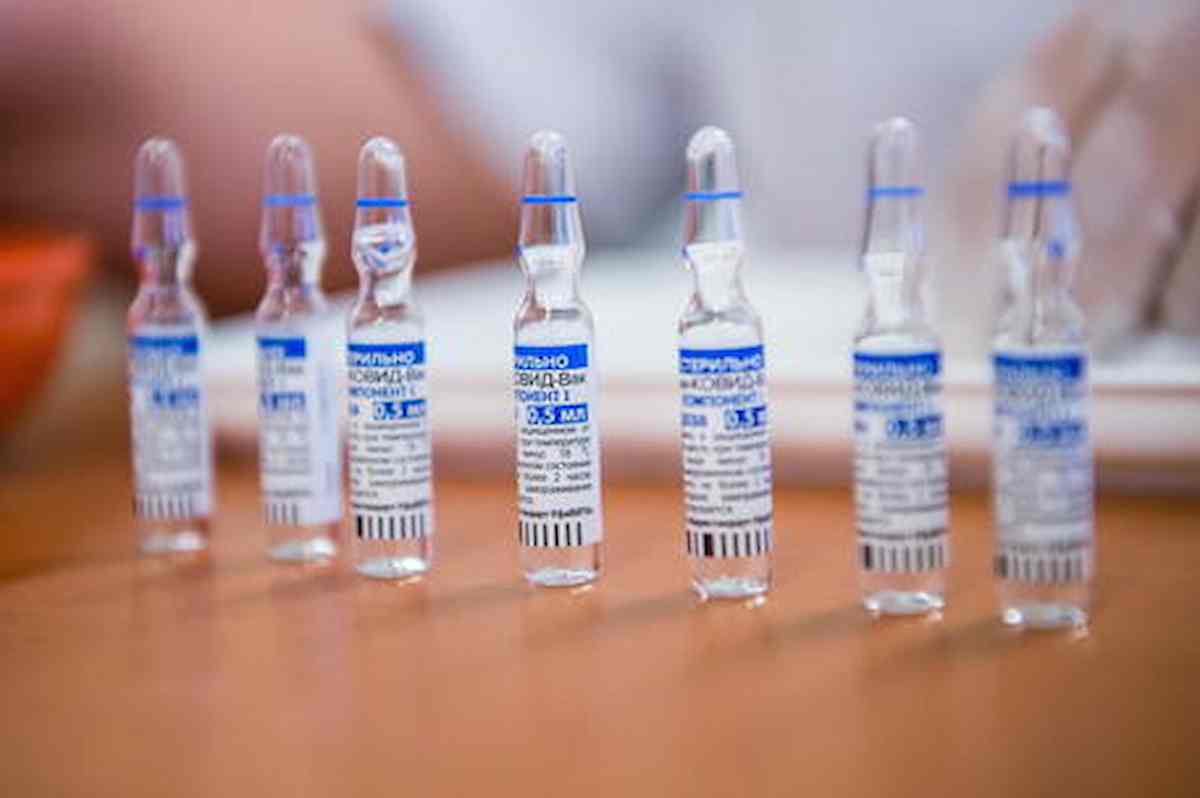 Calendario vaccinale anti Covid, fascia d'età 40-50 anni a giugno: obiettivo immunità di gregge al 60% a fine luglio anti covid