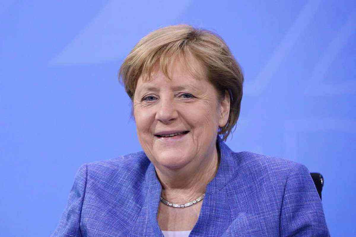 Covid nell'hotel della scorta di Angela Merkel al G7: la cancelliera partecipa al summit