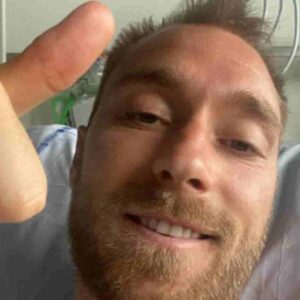 Eriksen, primo selfie dall'ospedale: "Sto bene", ma difficilmente tornerà a giocare in Serie A
