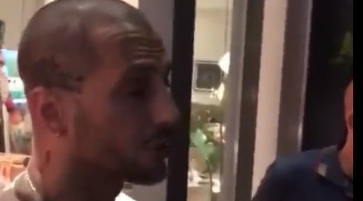 Fabrizio Corona, polizia a casa sua chiamata per schiamazzi. Lui: "A 'sto giro mi taglio la gola" VIDEO