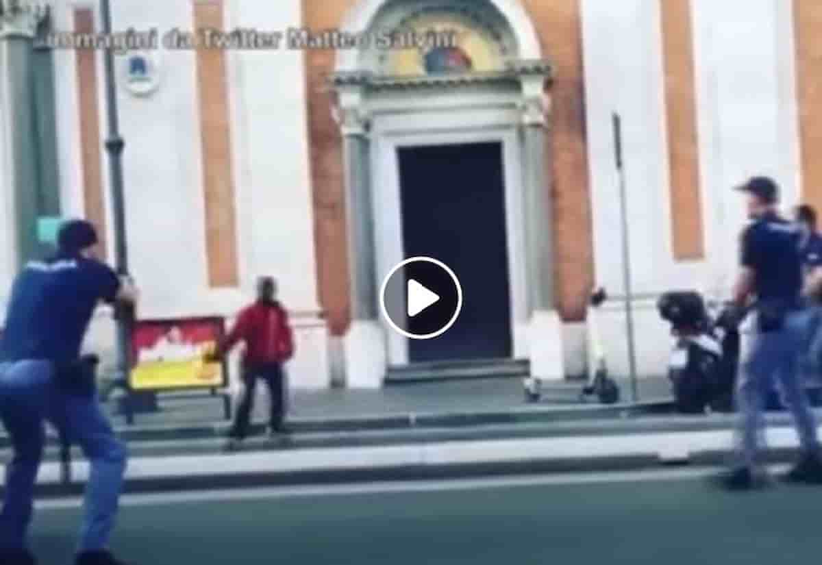 Ghanese colpito dal poliziotto a Roma Termini: cade per lui l'accusa di tentato omicidio