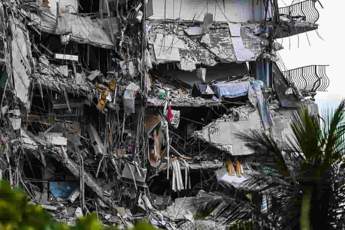 Miami, crolla un palazzo di 12 piani: ci sono 100 dispersi, difficile trovarli ancora vivi VIDEO