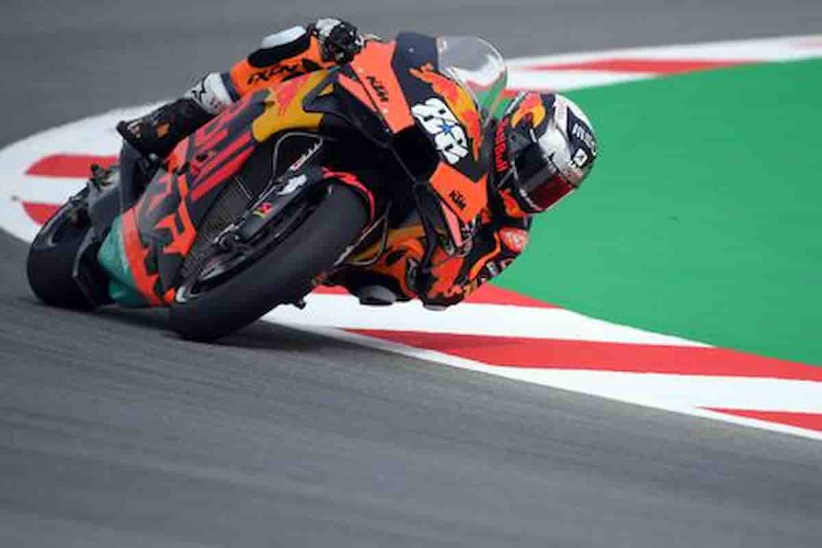 MotoGP, Gran Premio di Catalogna al portoghese Miguel Oliveira su Ktm. Quartararo finisce a torso nudo