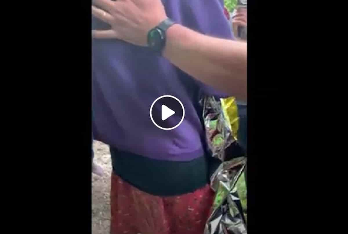 Nicola Tanturli, il VIDEO del salvataggio del bimbo ritrovato al Mugello e l'abbraccio con la mamma