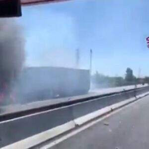 Incidente A1 Piacenza, camion tampona autocisterna che salta in aria: due morti VIDEO
