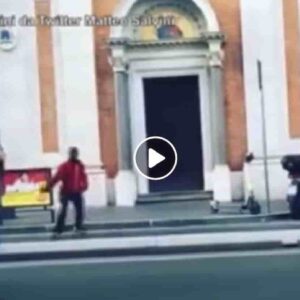 Poliziotto spara al ghanese con il coltello a Roma Termini: indagato per eccesso colposo nell'uso di armi