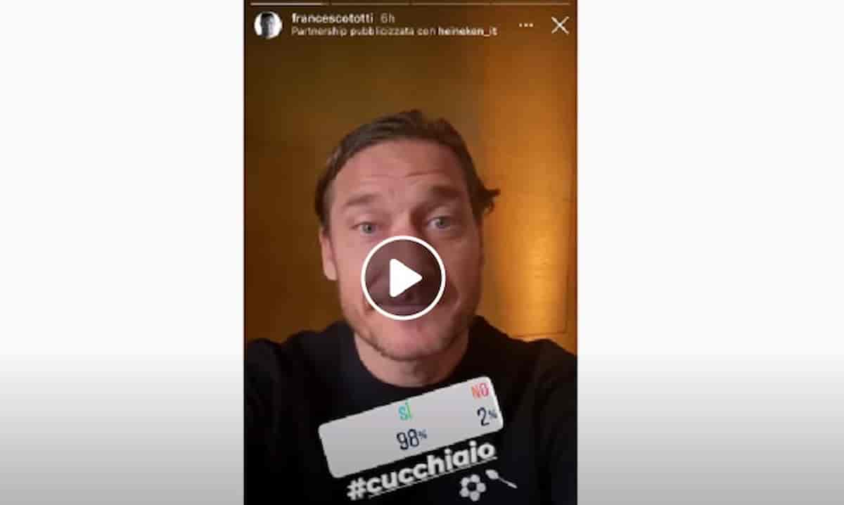 Totti sfotte l'Olanda col cucchiaio, Seedorf risponde: "Non hai vinto". Botta e risposta su Instagram