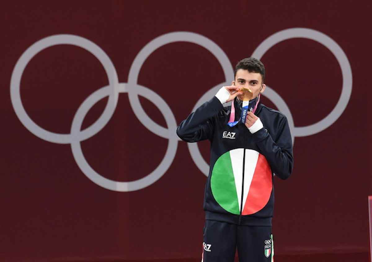 Vito Dell’Aquila prima medaglia d'oro alle Olimpiadi di Tokyo e appello agli italiani: "Vaccinatevi come me"