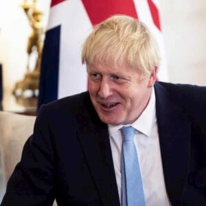Boris Johnson, bugiardo e fannullone, sa di essere "ridicolo" ma si paragona a Ottaviano, parola del suo ex spin