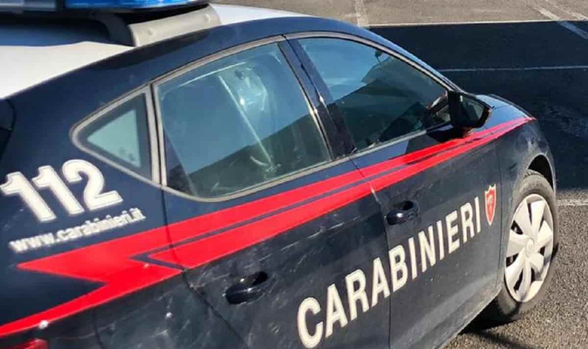 Non si ferma al posto di blocco e tenta di investire un carabiniere, arrestato a Paese (Treviso)