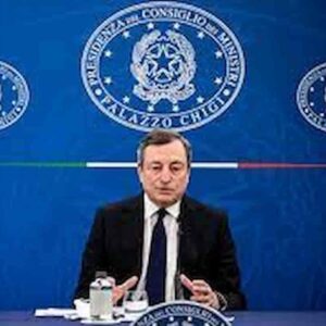 Draghi e il covid, ascolta, prende appunti e infilza Salvini e Conte: Dite pure! e va per la sua strada