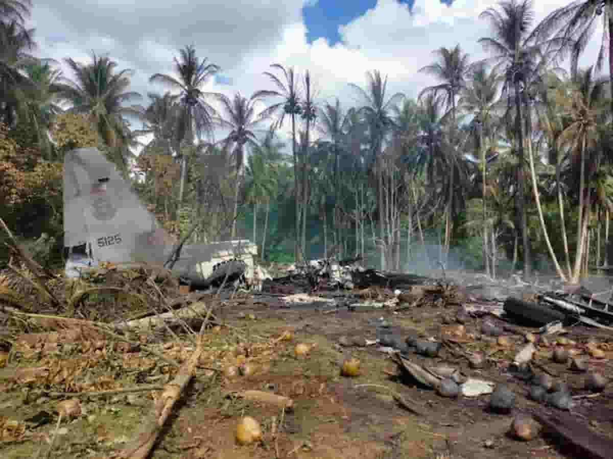 Filippine, incidente mortale: aereo militare si schianta sull'isola di Jolo, almeno 45 morti