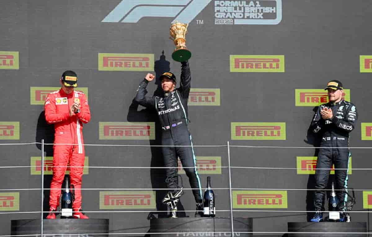 Gp Silverstone, vince Hamilton, seconda la Ferrari di Leclerc: incidente per Verstappen VIDEO