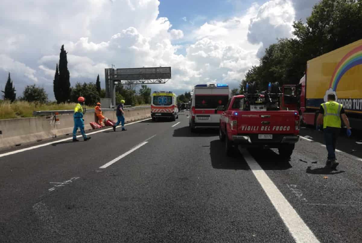Incidente A10 Genova: tir in fiamme in galleria, chiuso il tratto Genova Prà -Pegli