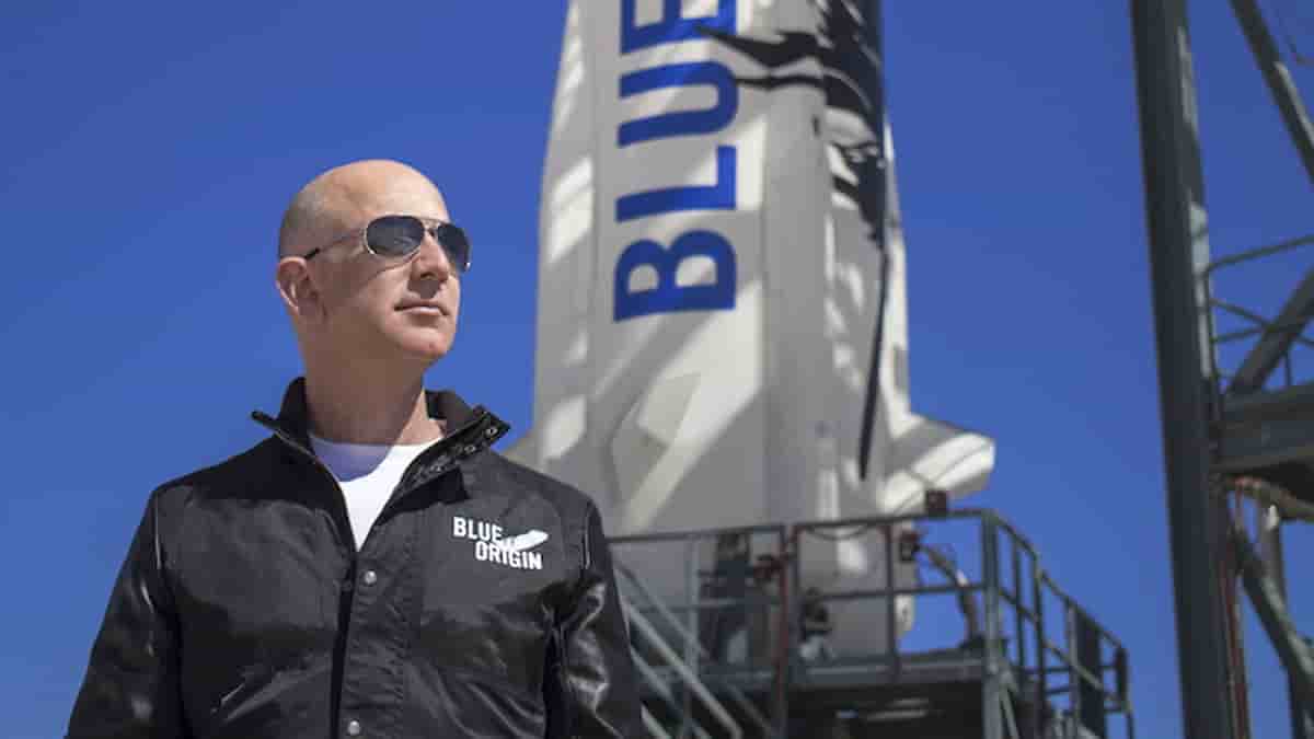 Jeff Bezos lascia Amazon nelle mani di Andy Jassy: lui si lancia nello spazio con Blue Origin