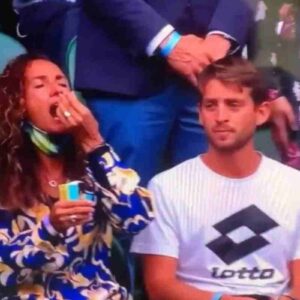 Claudia Bigo, la mamma di Berrettini e le gocce misteriose a Wimbledon: foto virale sui social