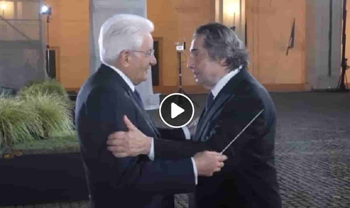 Riccardo Muti al Quirinale regala la bacchetta a Mattarella VIDEO, ma secondo Dagospia ignora Draghi