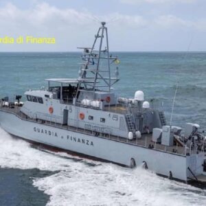 Nave Guardia di Finanza a fuoco in mare aperto: affondata a largo di Africo (Reggio Calabria)