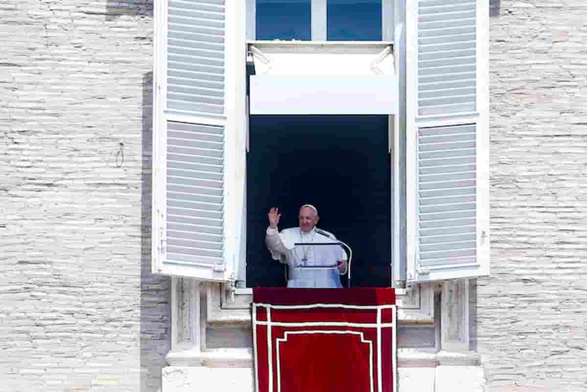 Papa Francesco, operazione al colon durata tre ore: resterà ricoverato al Gemelli per 7 giorni