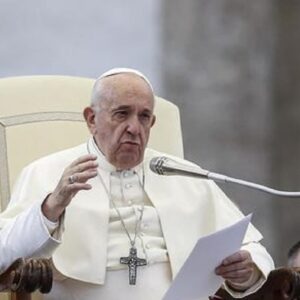 Papa Francesco decorso post-operatorio "soddisfacente": si alimenta regolarmente