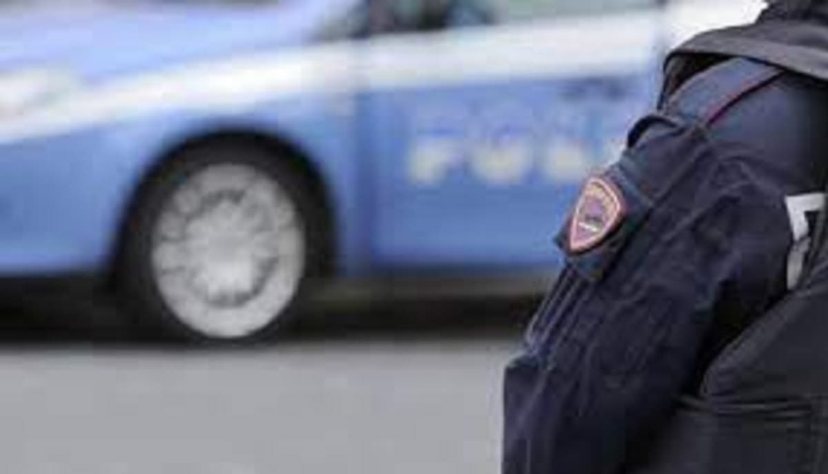 Milano, aggredisce un poliziotto e tenta di rubargli la pistola: arrestato 20enne algerino