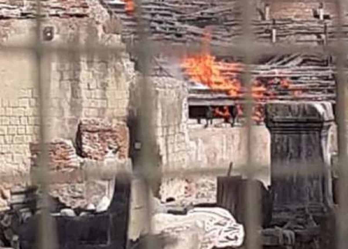 Incendio Anfiteatro di Pozzuoli, in fiamme le gradinate in legno. Borrelli (Verdi): "Capire se erano attive le norme di sicurezza"