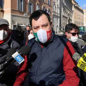 Salvini e i vaccini: "Libera scelta ai 40enni". E i giovani? "A loro il vaccino non serve"