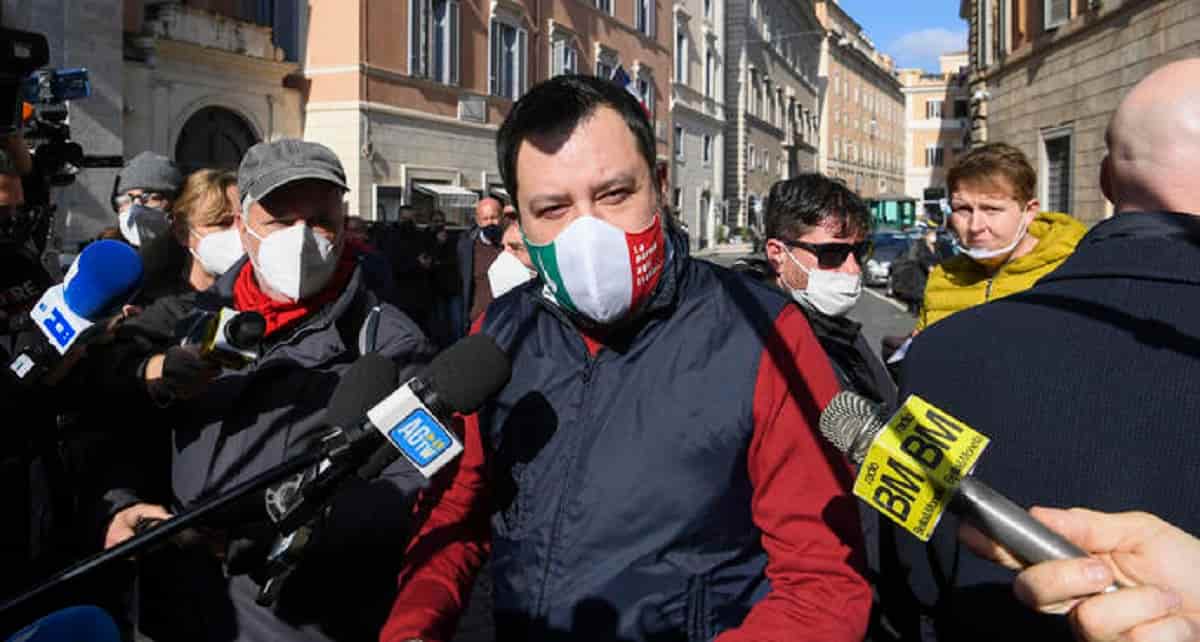 Salvini e i vaccini: "Libera scelta ai 40enni". E i giovani? "A loro il vaccino non serve"