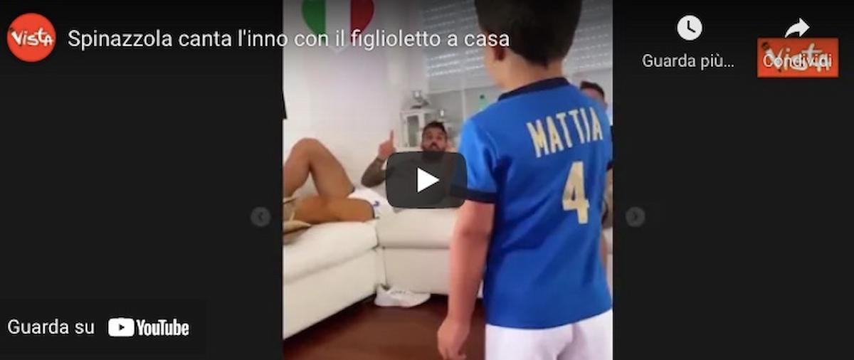 Spinazzola canta l'inno prima di Italia-Spagna con il figlioletto a casa VIDEO