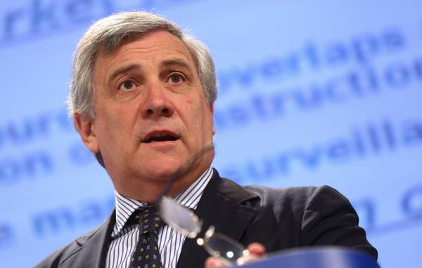 Antonio Tajani chi è, età, dove e quando è nato, moglie, figli, padre, vita privata, Forza Italia, Twitter, biografia e carriera