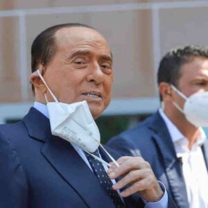 Berlusconi ricoverato in ospedale al San Raffaele: soliti controlli degli effetti del Covid