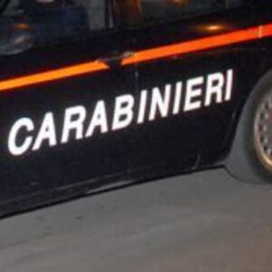 Castelferretti (Ancona), entra al bar senza mascherina, spintona un poliziotto e chiama i carabinieri. Ma viene denunciato