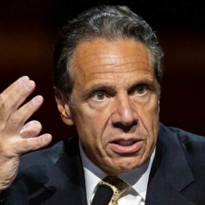 Andrew Cuomo, governatore New York accusato di aver molestato 11 donne