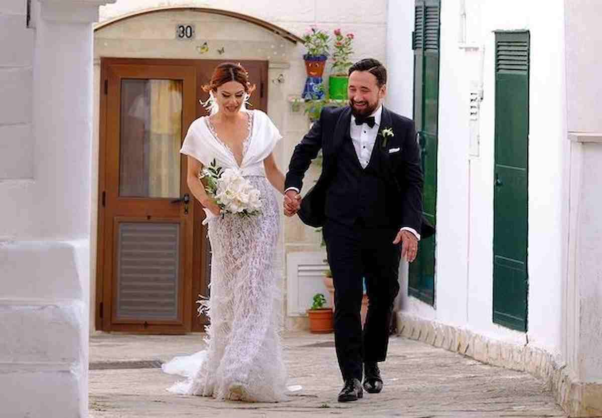 Giglia Marra e Federico Zampaglione sposi a Mottola. La serenata con le canzoni dei Tiromancino