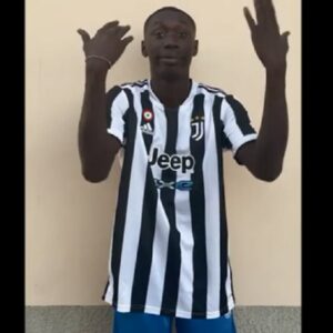 Khaby Lame, la star di TikTok nel video di presentazione di Locatelli alla Juventus