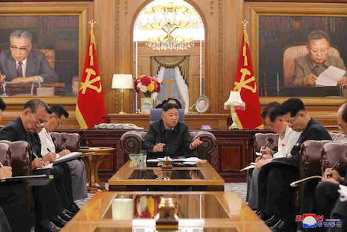 Kim Jong-un, dieta o bendaggio gastrico? Il leader nordcoreano è dimagrito 18 kg