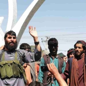Kabul, Afghanistan: svuotate le prigioni, migliaia di criminali già all'opera, i talebani cercano casa per casa