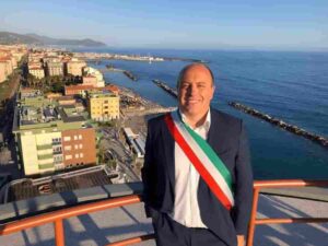 Chiavari, morto il sindaco Marco Di Capua: malore ...