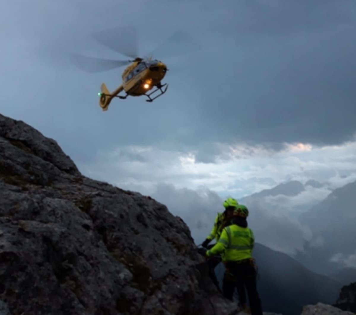 Cortina d'Ampezzo, l'alpinista milanese Marco Sordelli precipita sul Lagazuoi e muore