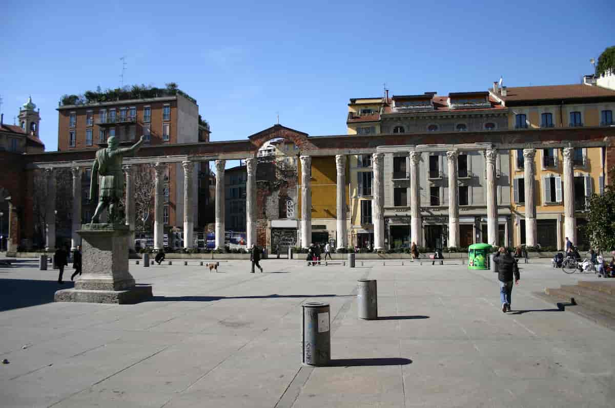 Violenza sessuale in un b&b a Milano: studentessa di 18 anni denuncia due uomini